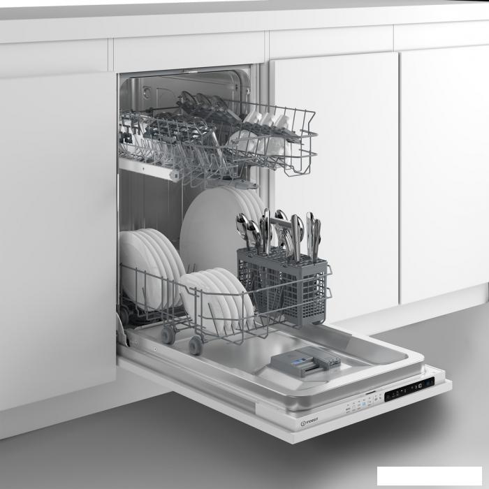 Встраиваемая посудомоечная машина Indesit RWM 8E55 - фото