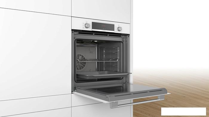 Электрический духовой шкаф Bosch Serie 6 HBA533BW1 - фото