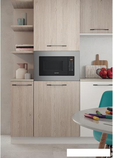 Микроволновая печь Indesit MWI 120 GX - фото