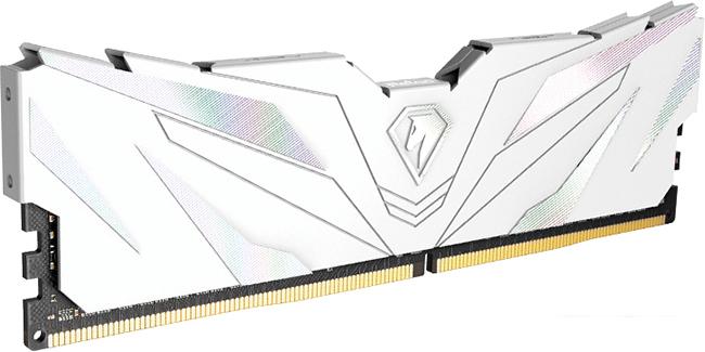 Оперативная память Netac Shadow II White 2x8ГБ DDR4 3600 МГц NTSWD4P36DP-16W - фото