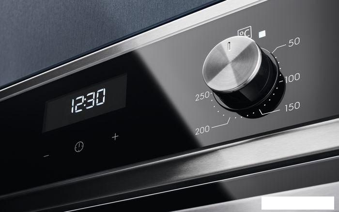 Электрический духовой шкаф Electrolux SteamBake PRO 600 EOD5C70BX - фото