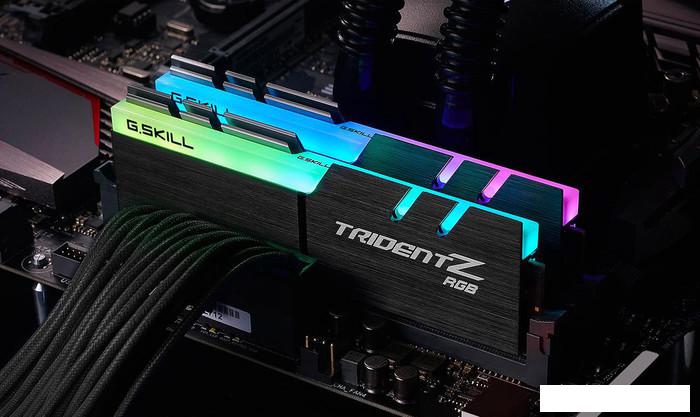 Оперативная память G.Skill Trident Z RGB 2x16GB DDR4 PC4-28800 F4-3600C16D-32GTZRC - фото